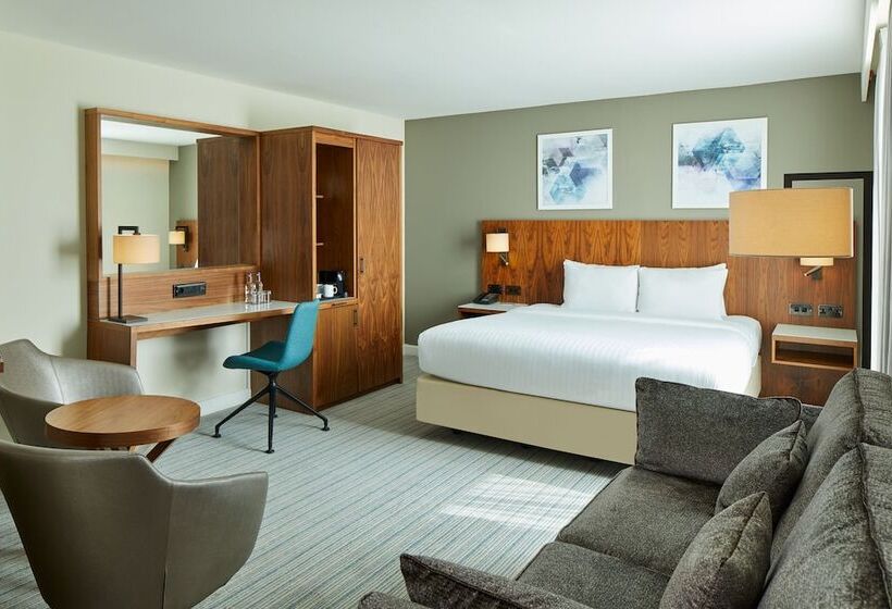 هتل Courtyard By Marriott London Gatwick Airport