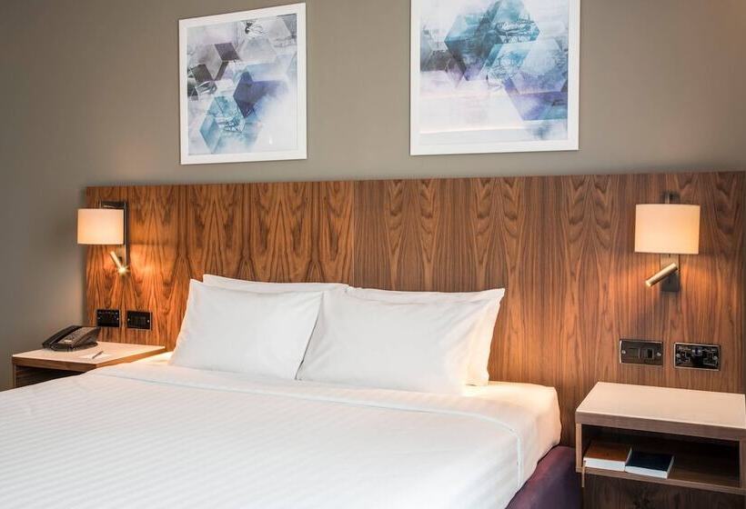هتل Courtyard By Marriott London Gatwick Airport