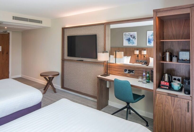 هتل Courtyard By Marriott London Gatwick Airport