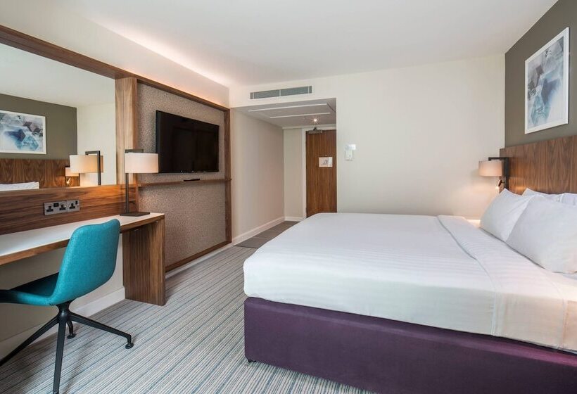 هتل Courtyard By Marriott London Gatwick Airport