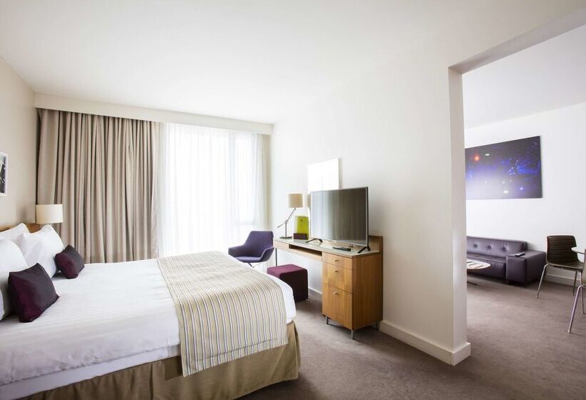 هتل Doubletree By Hilton  Leeds City Centre