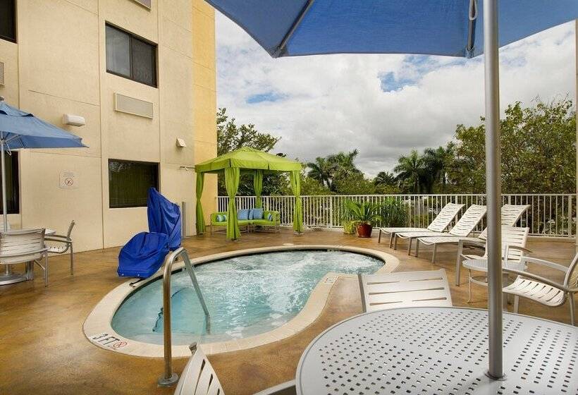 هتل Fairfield Inn & Suites Miami Airport South