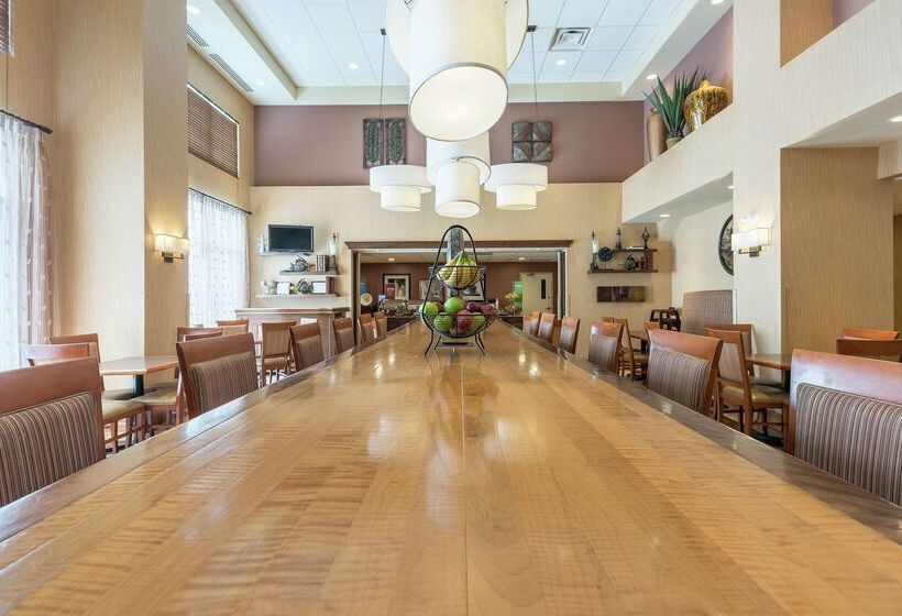 هتل Hampton Inn & Suites By Hilton Moncton