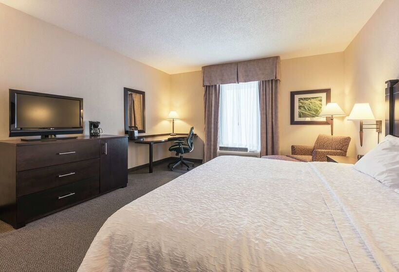 هتل Hampton Inn & Suites By Hilton Moncton