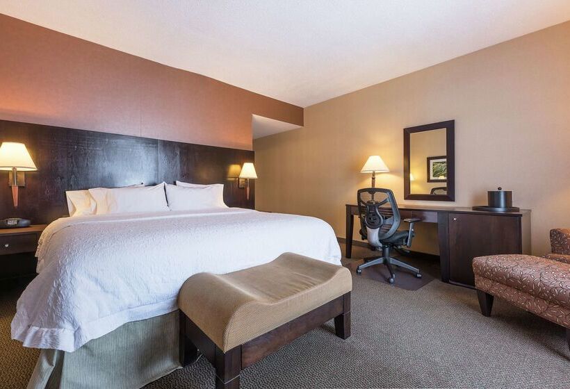 هتل Hampton Inn & Suites By Hilton Moncton