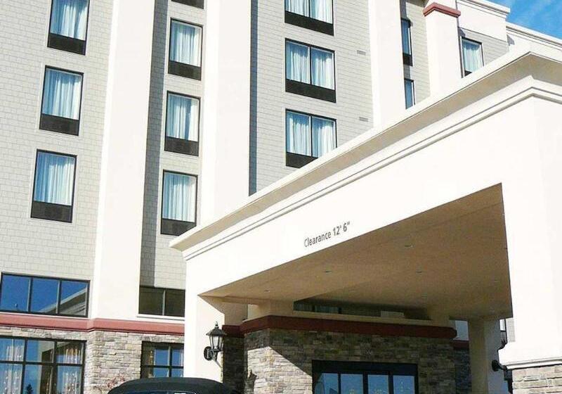 هتل Hampton Inn & Suites By Hilton Moncton