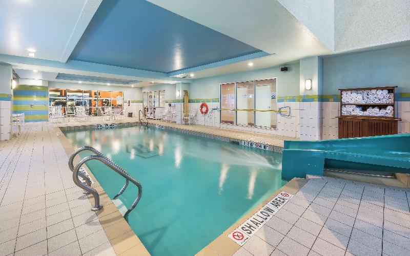 هتل Hampton Inn & Suites By Hilton Moncton