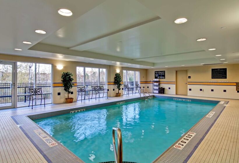 هتل Hampton Inn By Hilton Sudbury