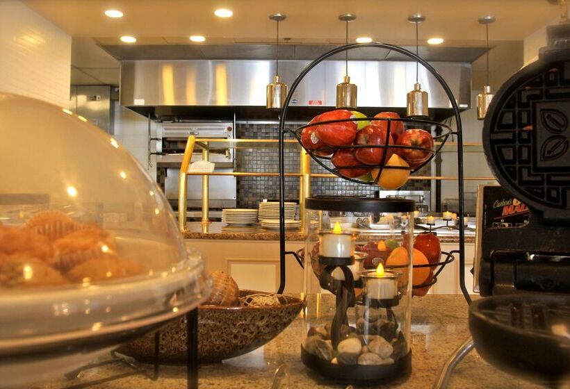 هتل Hilton Garden Inn Albany