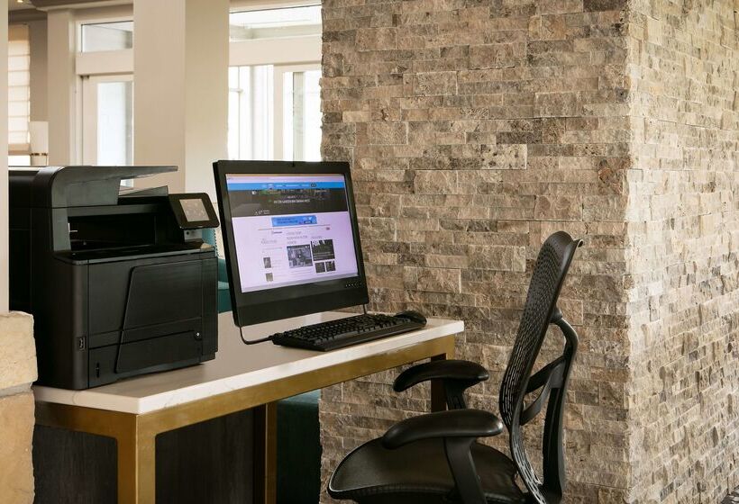 هتل Hilton Garden Inn Omaha West