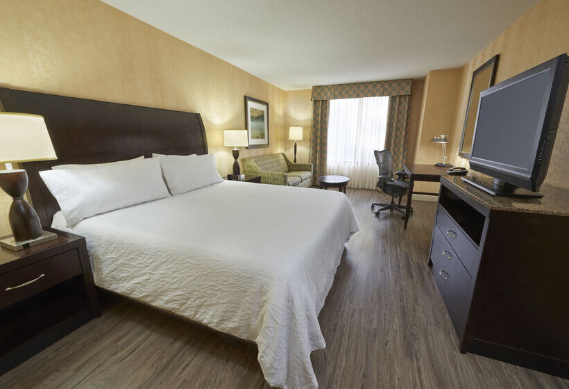 هتل Revery Toronto Downtown, Curio Collection By Hilton