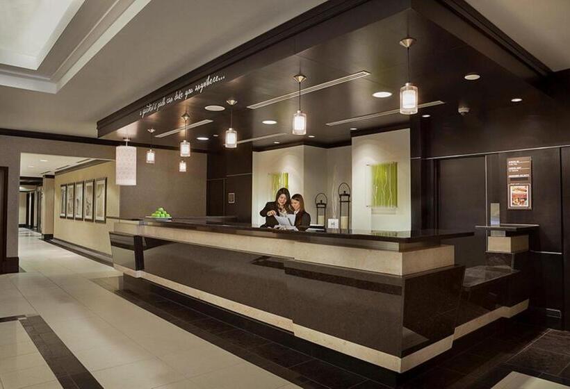 هتل Revery Toronto Downtown, Curio Collection By Hilton