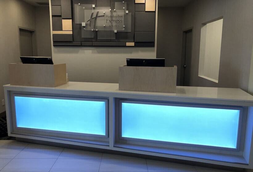 هتل Holiday Inn Express & Suites Halifax Airport, An Ihg