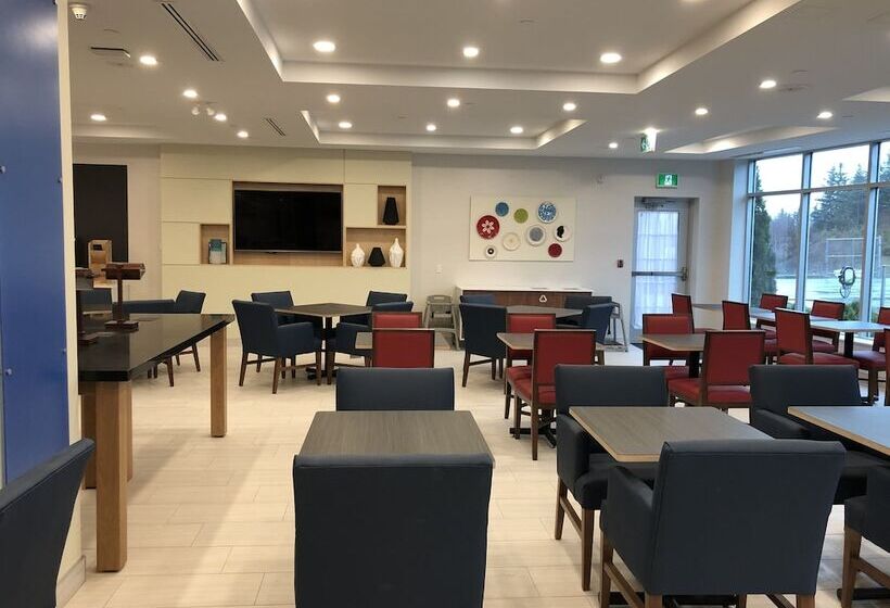هتل Holiday Inn Express & Suites Halifax Airport, An Ihg