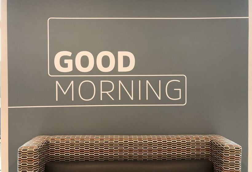 هتل Holiday Inn Express & Suites Halifax Airport, An Ihg