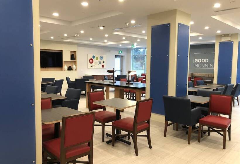 هتل Holiday Inn Express & Suites Halifax Airport, An Ihg