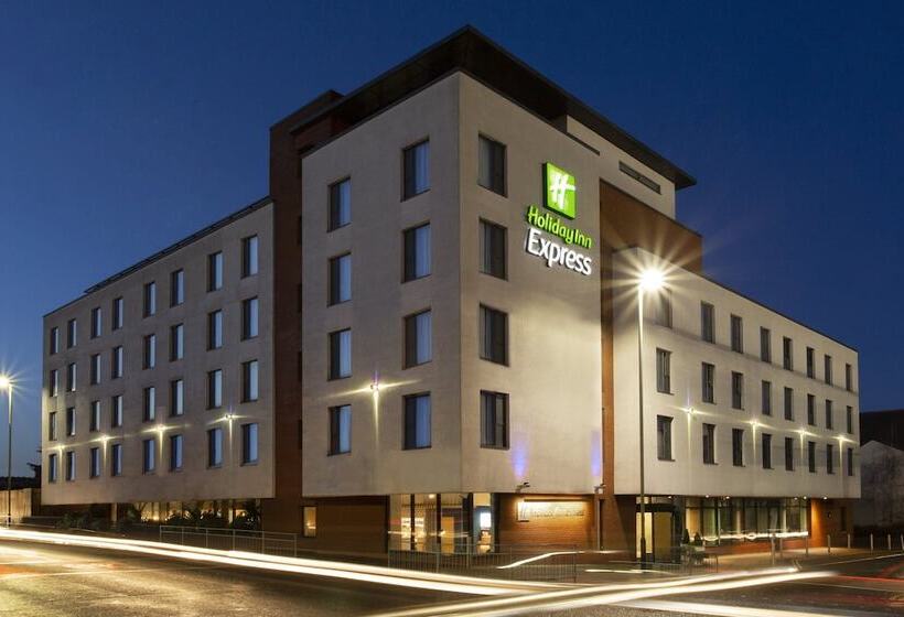 هتل Holiday Inn Express Cheltenham Town Centre, An Ihg
