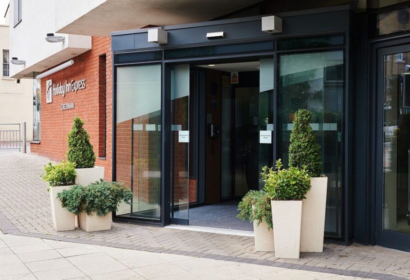 هتل Holiday Inn Express Cheltenham Town Centre, An Ihg