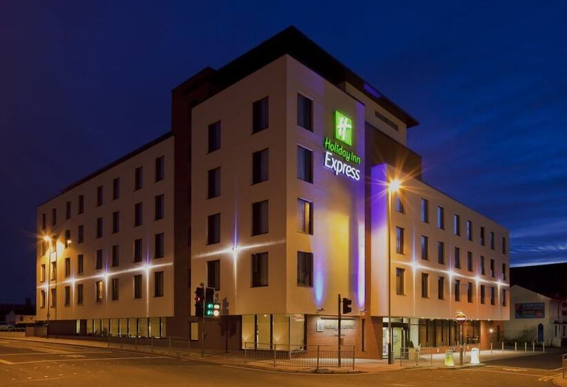 Hôtel Holiday Inn Express Cheltenham Town Centre