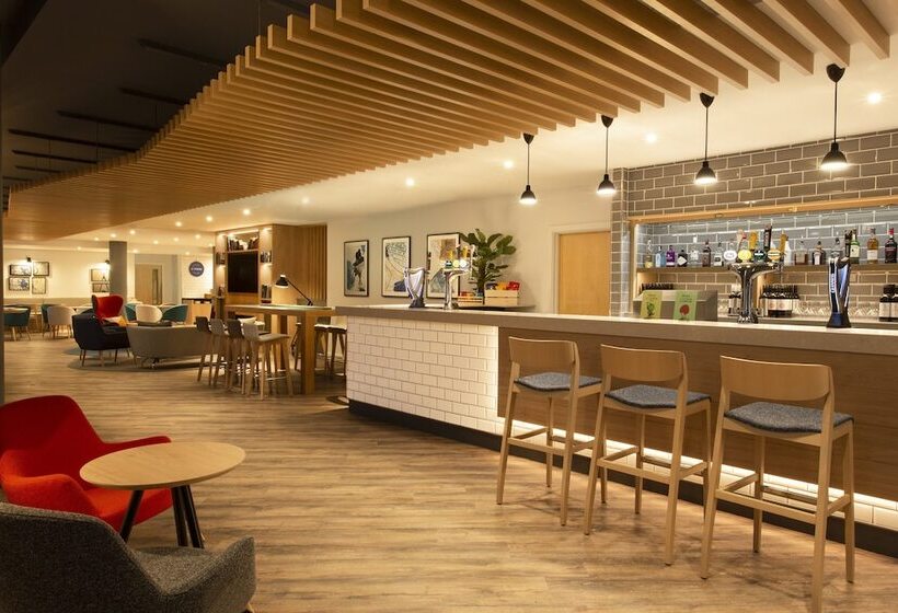 هتل Holiday Inn Express Cheltenham Town Centre, An Ihg