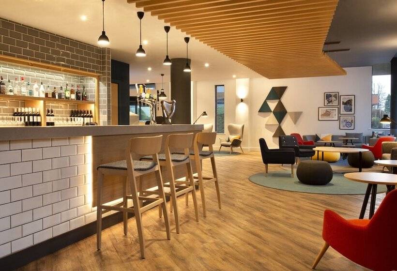 هتل Holiday Inn Express Cheltenham Town Centre, An Ihg