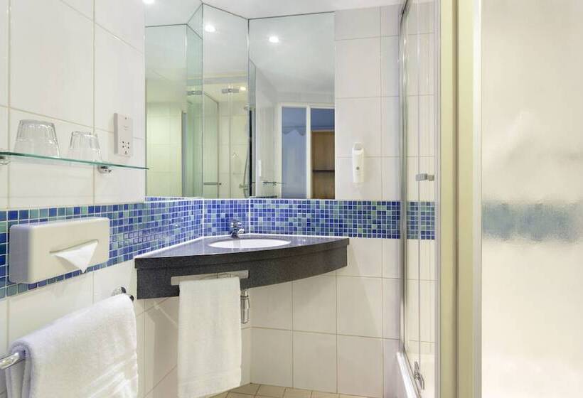 هتل Holiday Inn Express Cheltenham Town Centre, An Ihg