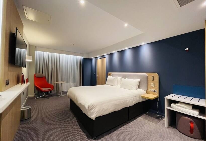 هتل Holiday Inn Express Cheltenham Town Centre, An Ihg