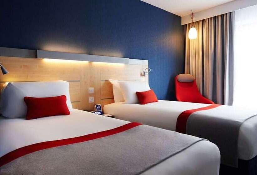 هتل Holiday Inn Express Cheltenham Town Centre, An Ihg