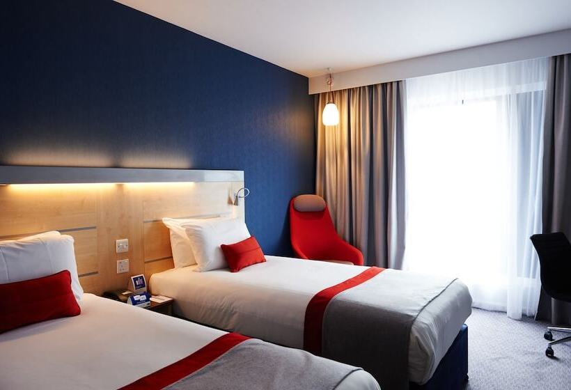 هتل Holiday Inn Express Cheltenham Town Centre, An Ihg