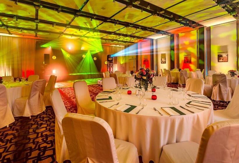 酒店 Holiday Inn Resort Warsaw Józefów, An Ihg