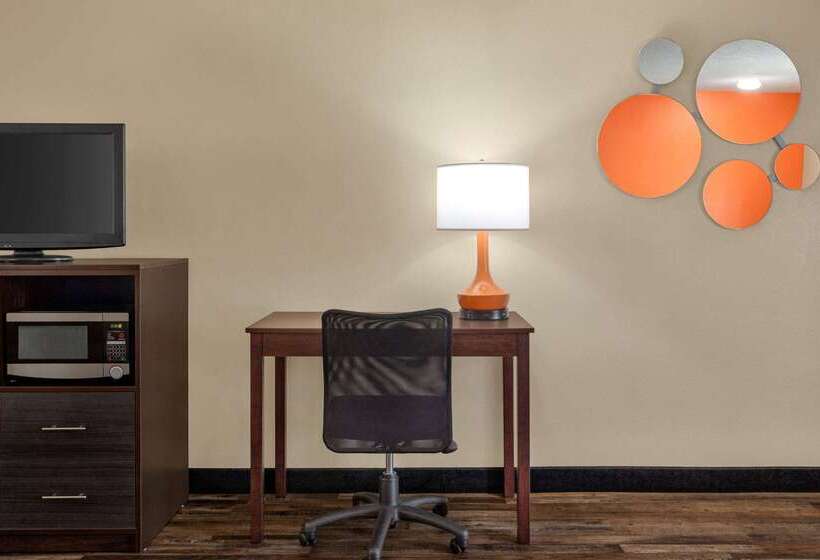 هتل Howard Johnson By Wyndham Pigeon Forge