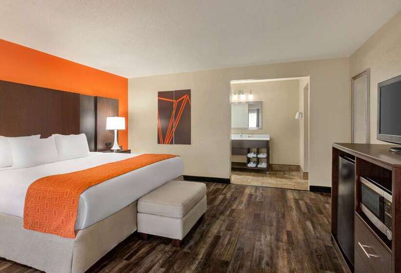 هتل Howard Johnson By Wyndham Pigeon Forge