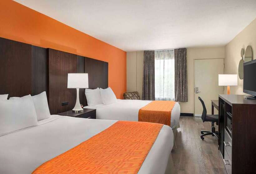 هتل Howard Johnson By Wyndham Pigeon Forge