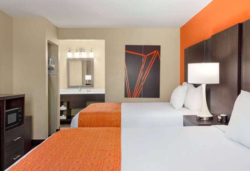 هتل Howard Johnson By Wyndham Pigeon Forge