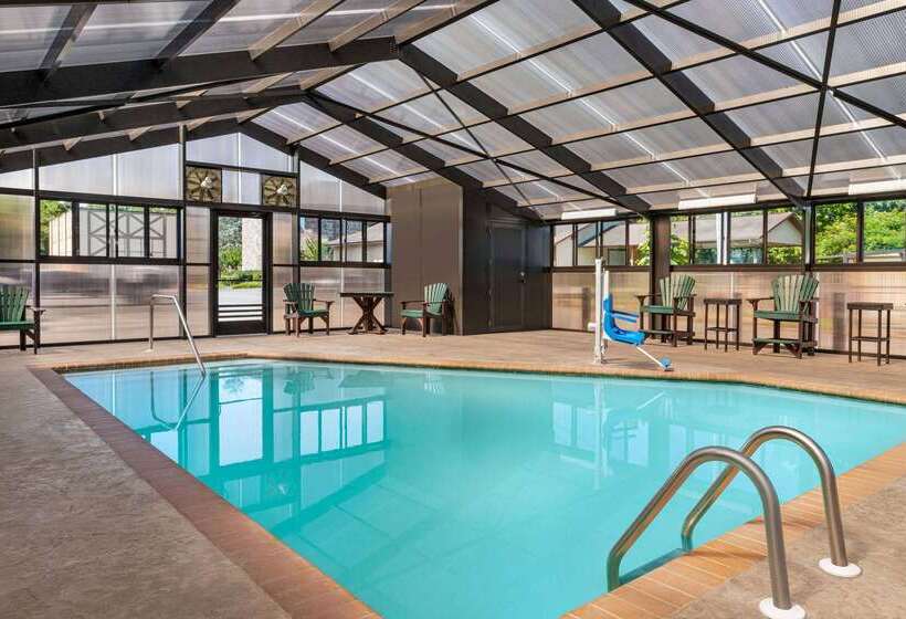 هتل Howard Johnson By Wyndham Pigeon Forge