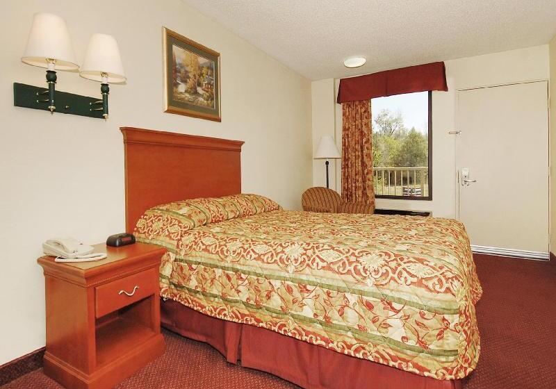 هتل Howard Johnson By Wyndham Pigeon Forge