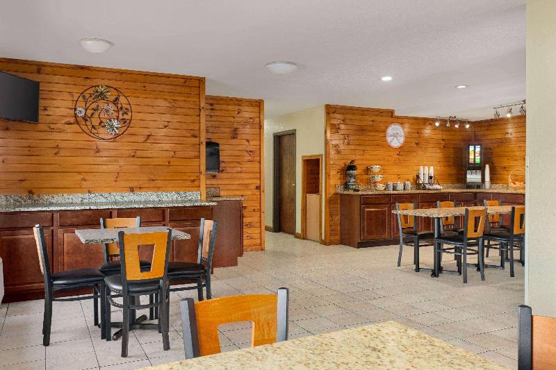 هتل Howard Johnson By Wyndham Pigeon Forge