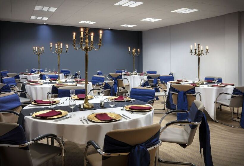 בית מלון כפרי Leonardo Exeter