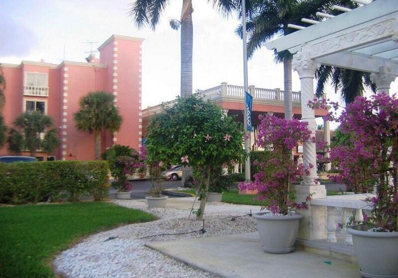 בית מלון כפרי Miami Gardens Inn & Suites