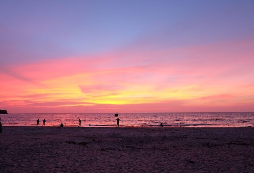 هتل Nai Yang Beach Resort & Spa