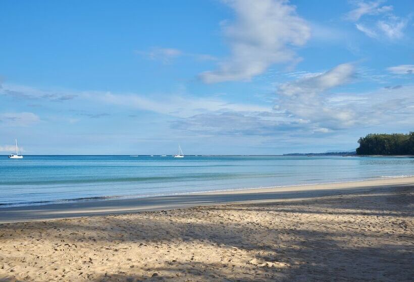 هتل Nai Yang Beach Resort & Spa