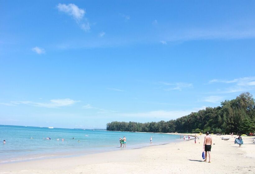 هتل Nai Yang Beach Resort & Spa