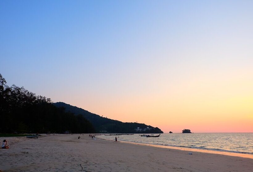 هتل Nai Yang Beach Resort & Spa