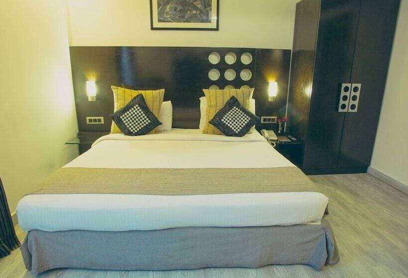 Hotel Thirty Three
