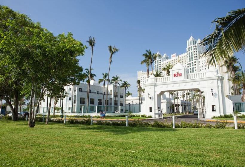 Hotel Riu Emerald Bay - All Inclusive