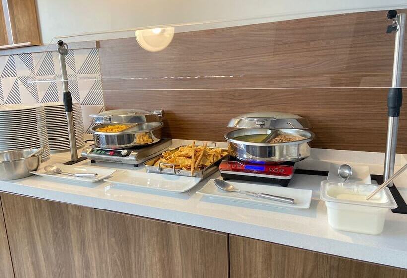 Fotos del hotel City Express Morelia:  2