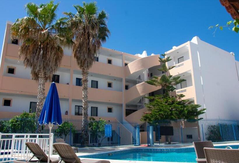 هتل Harriets Apartments