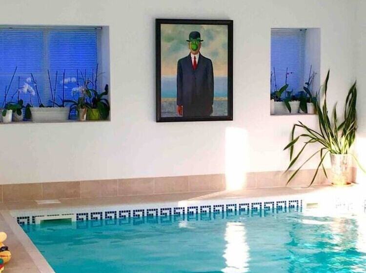 اقامتگاه Luxury Accom. With Pool Henbury, Macclesfield