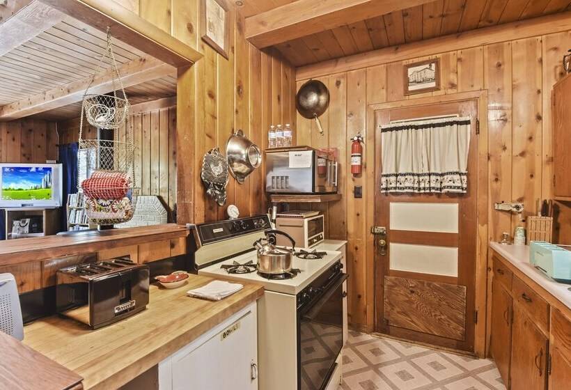 7 Minute Walk To Beach Chambers Landing Chalet