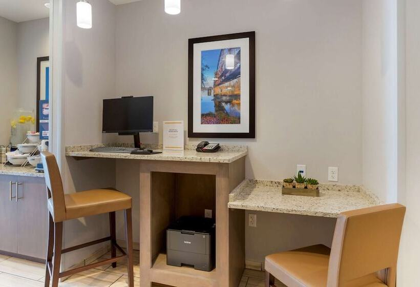 هتل Comfort Inn
